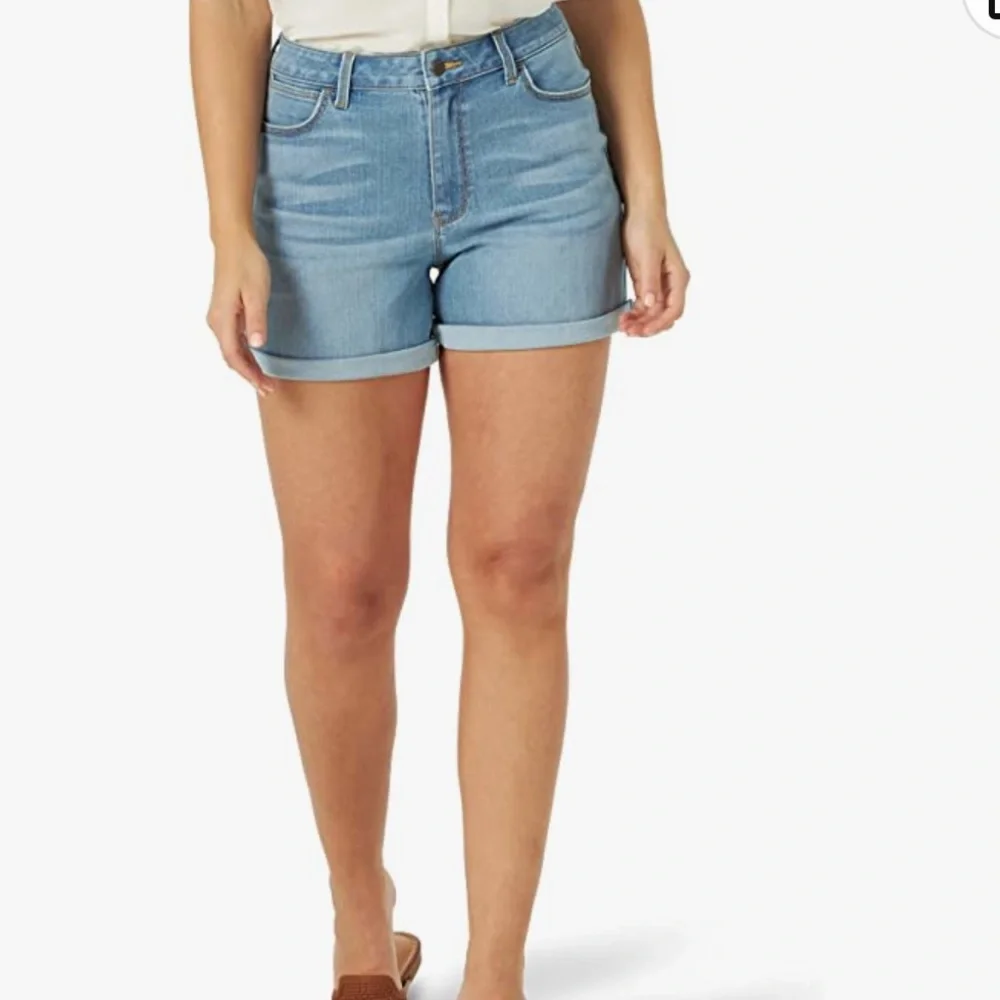 Wrangler Women's Rolled Denim Shorts Light Wash Stretch NWT 18W
